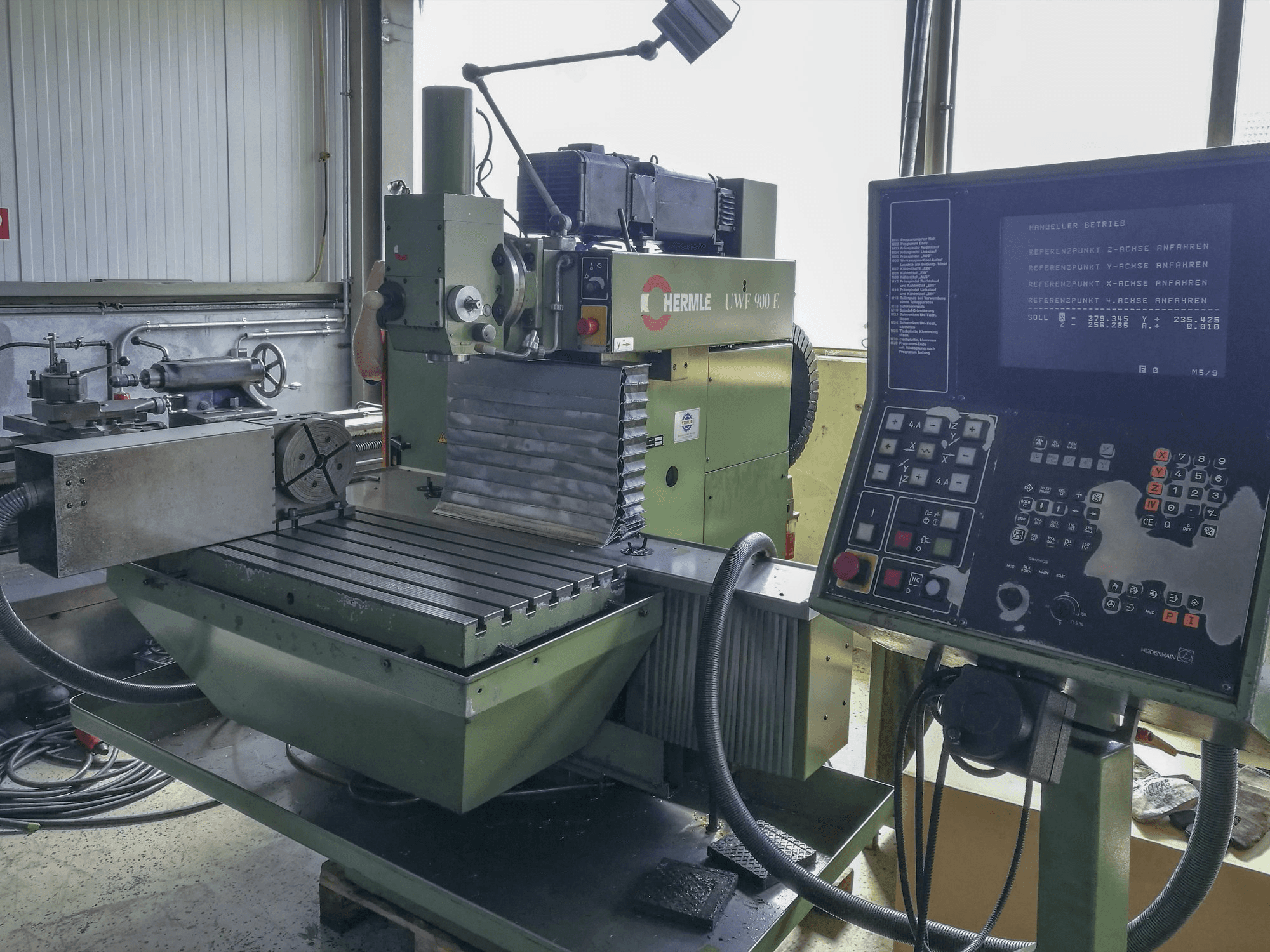 Vista lato destro 1 della macchina HERMLE UWF 900 E