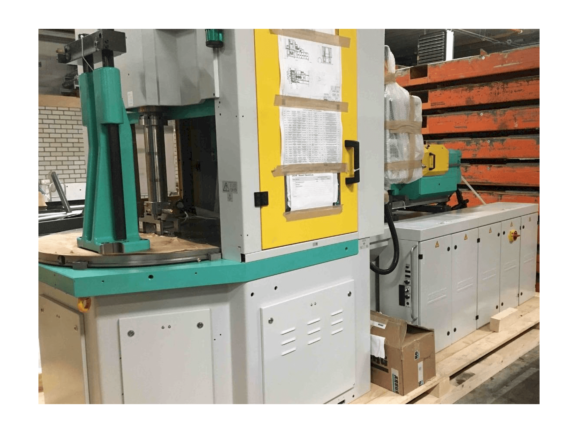 Vista frontale della macchina Arburg ALLROUNDER 1200 t 1000 - 400