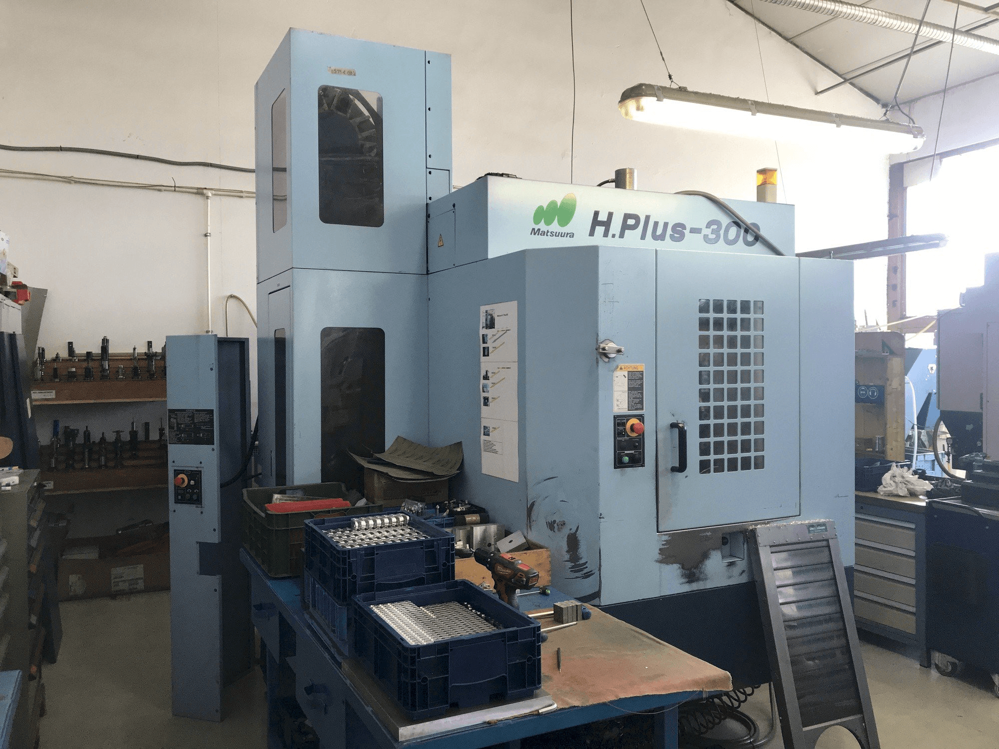 Vista frontale della macchina Matsuura H.PLUS-300