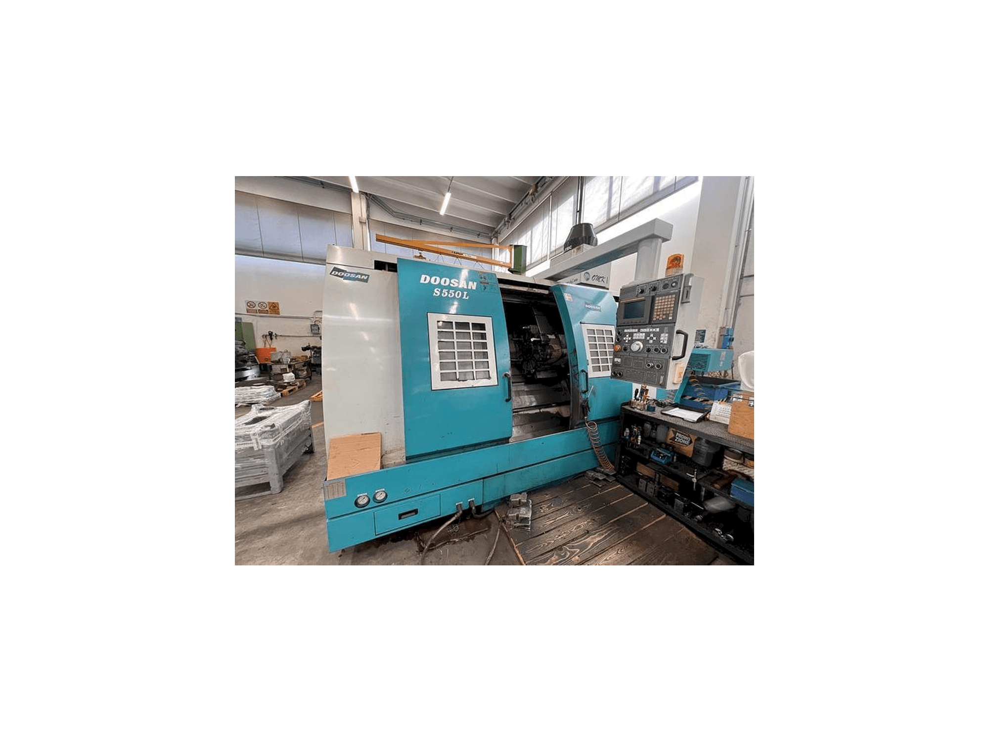 Vista frontale della macchina Doosan S550L