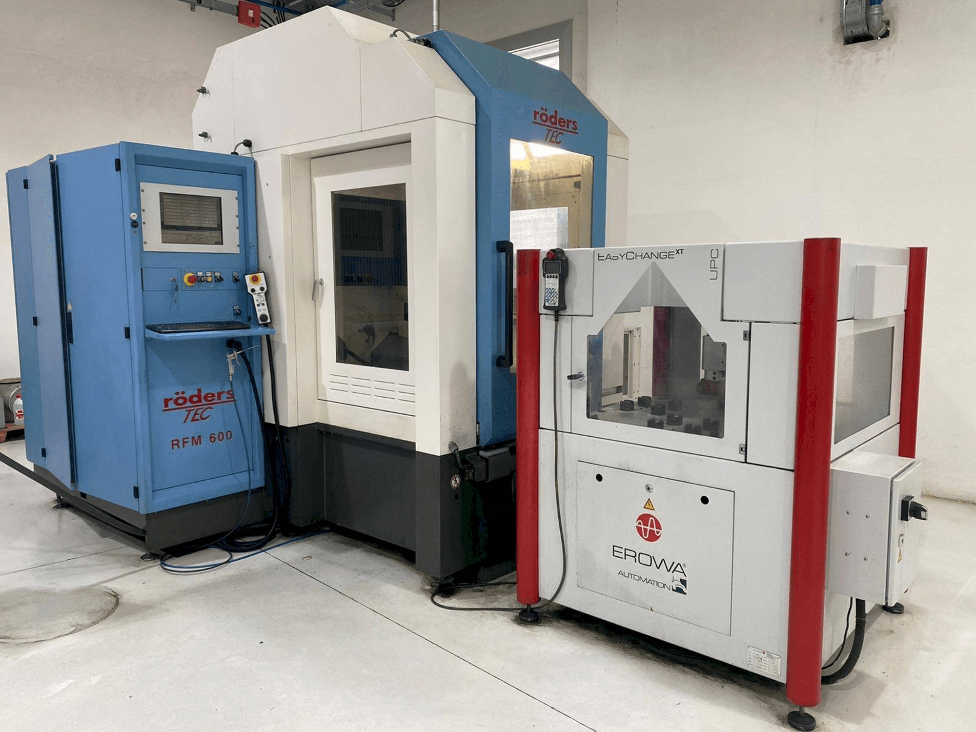 Vista frontale della macchina Roders RFM 600