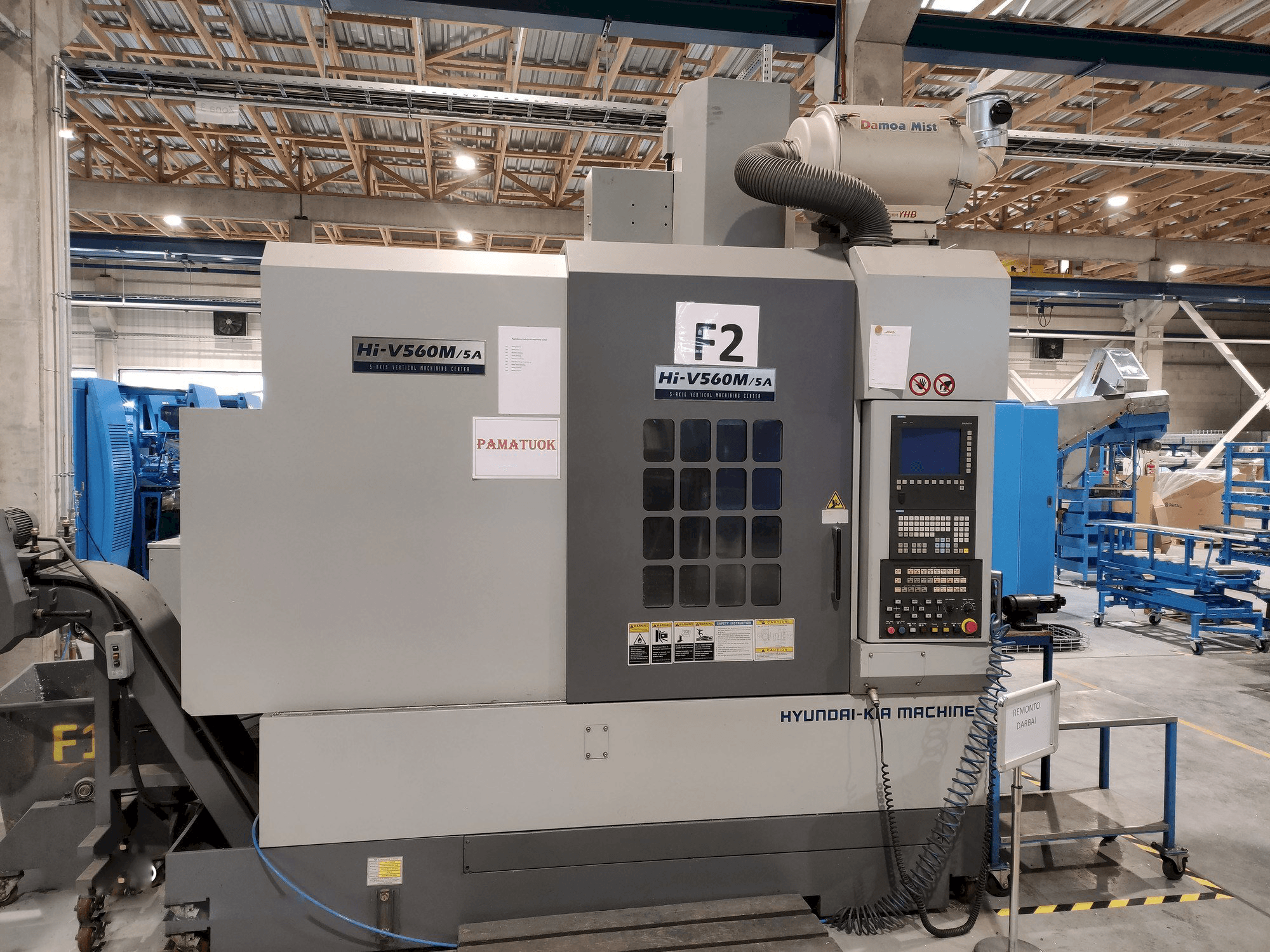 Vista frontale della macchina Hyundai Kia Hi-V560M/5A