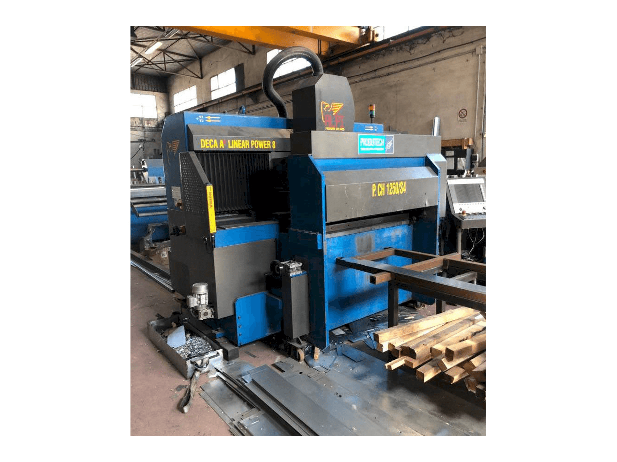 Vista frontale della macchina PRODUTEC ALPI DECA A2