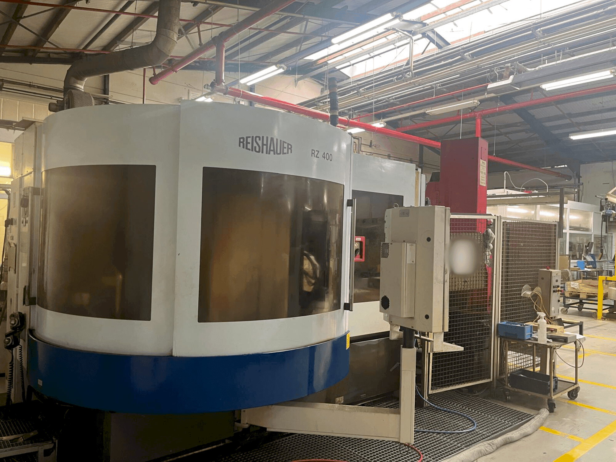 Vista frontale della macchina Reishauer RZ 400