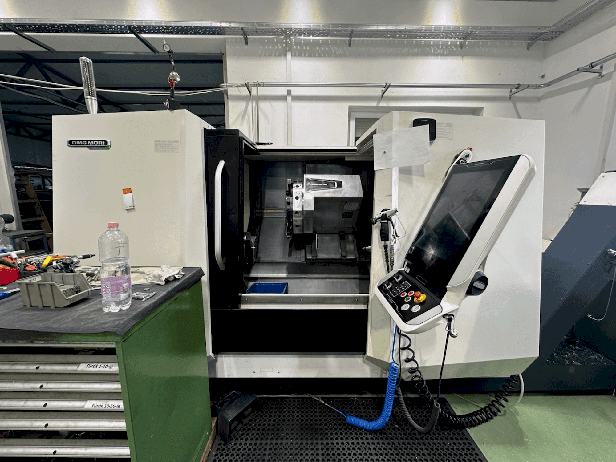 Vista frontale della macchina DMG MORI CLX 450 V4