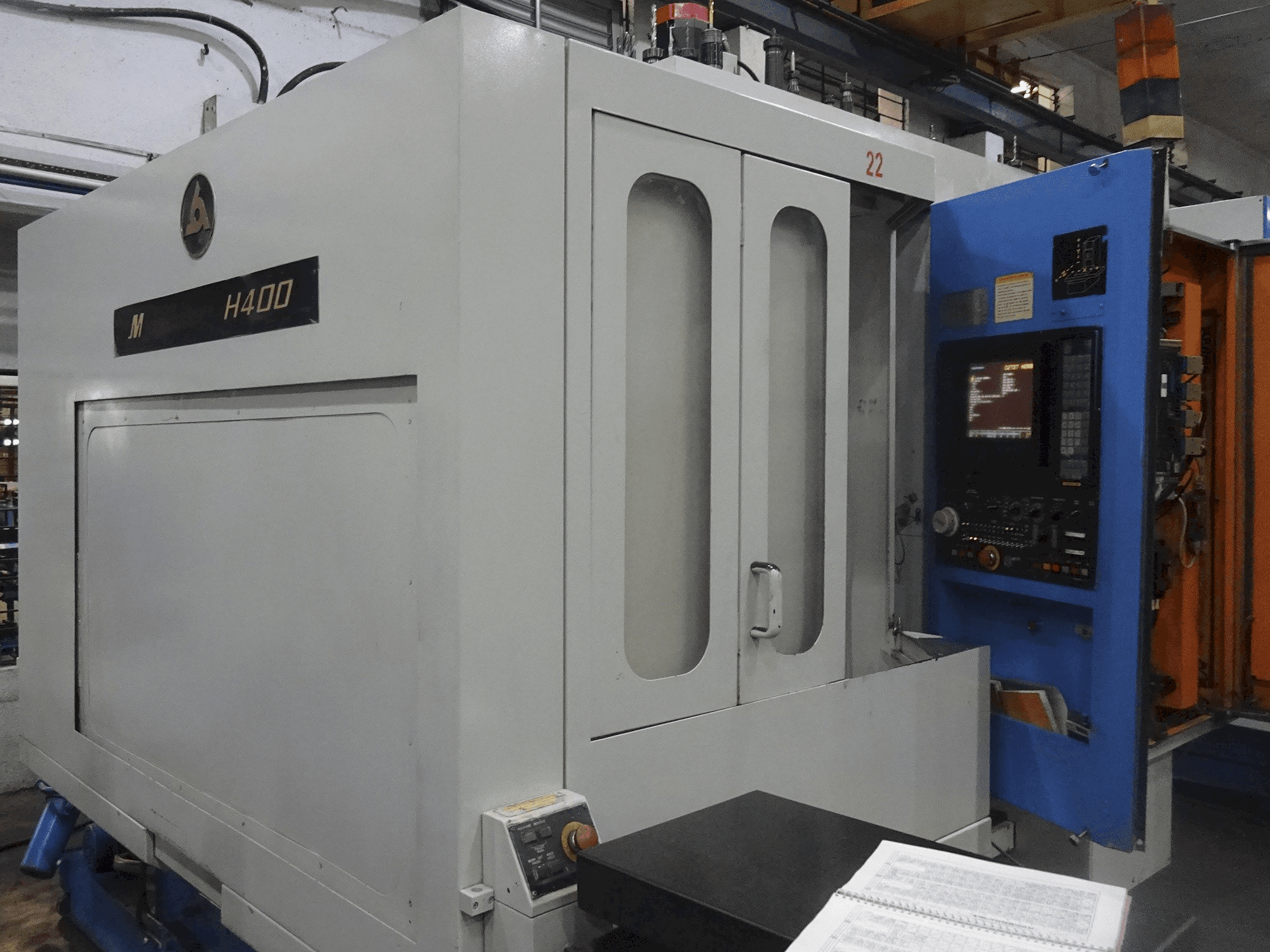 Vista frontale della macchina Kitamura Mycenter-H400SC