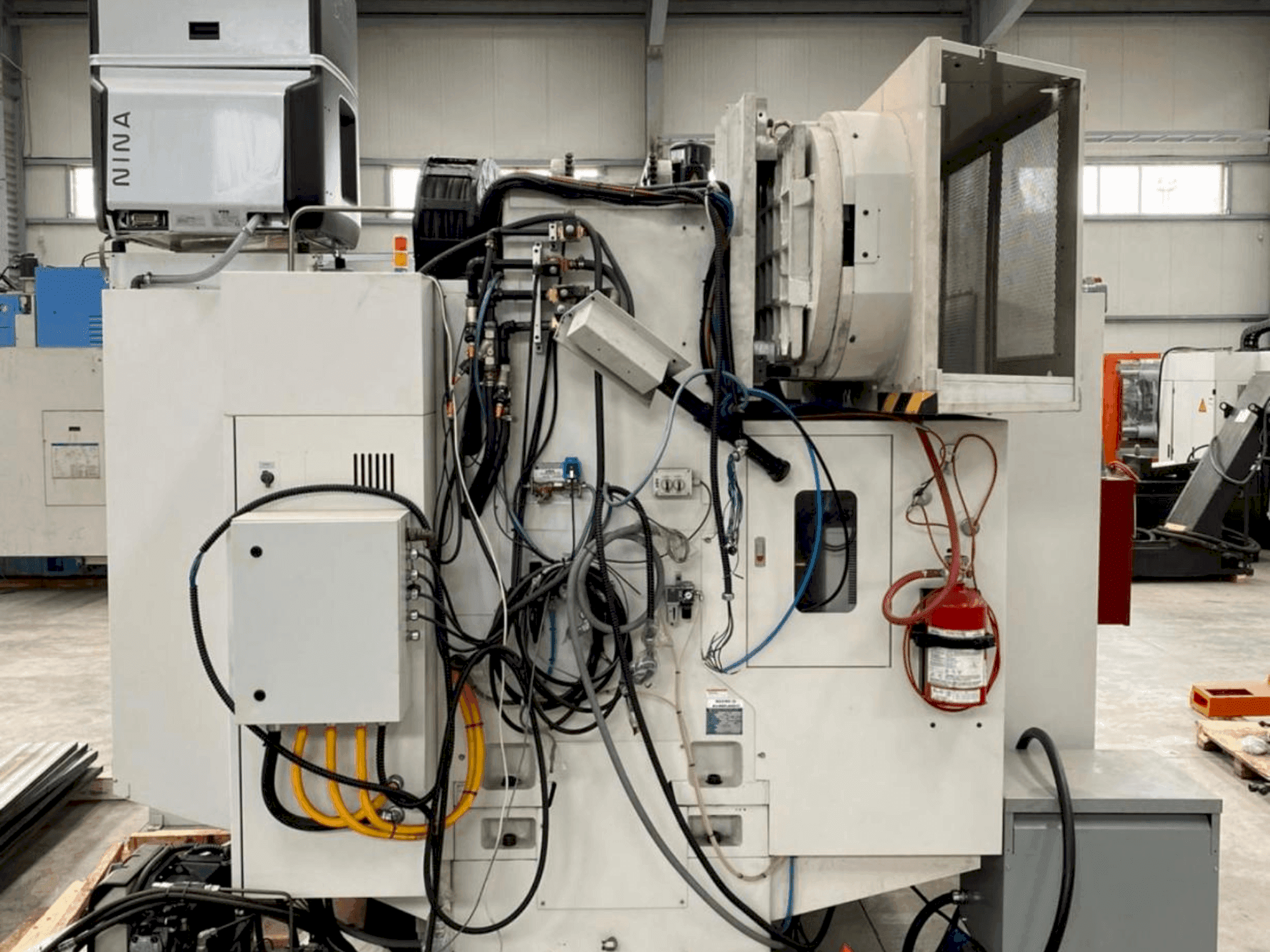 Vista frontale della macchina LAGUN VGC-5028