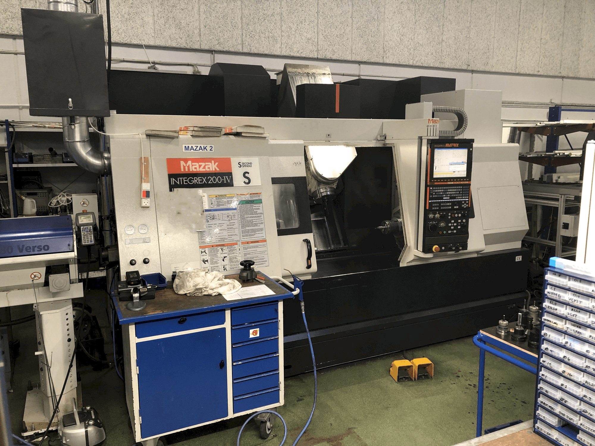 Vista frontale della macchina Mazak INTEGREX 200-IV