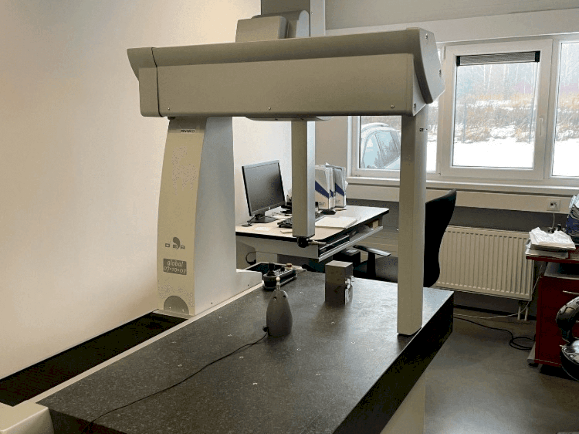 Vista frontale della macchina Hexagon Global 07.10.07