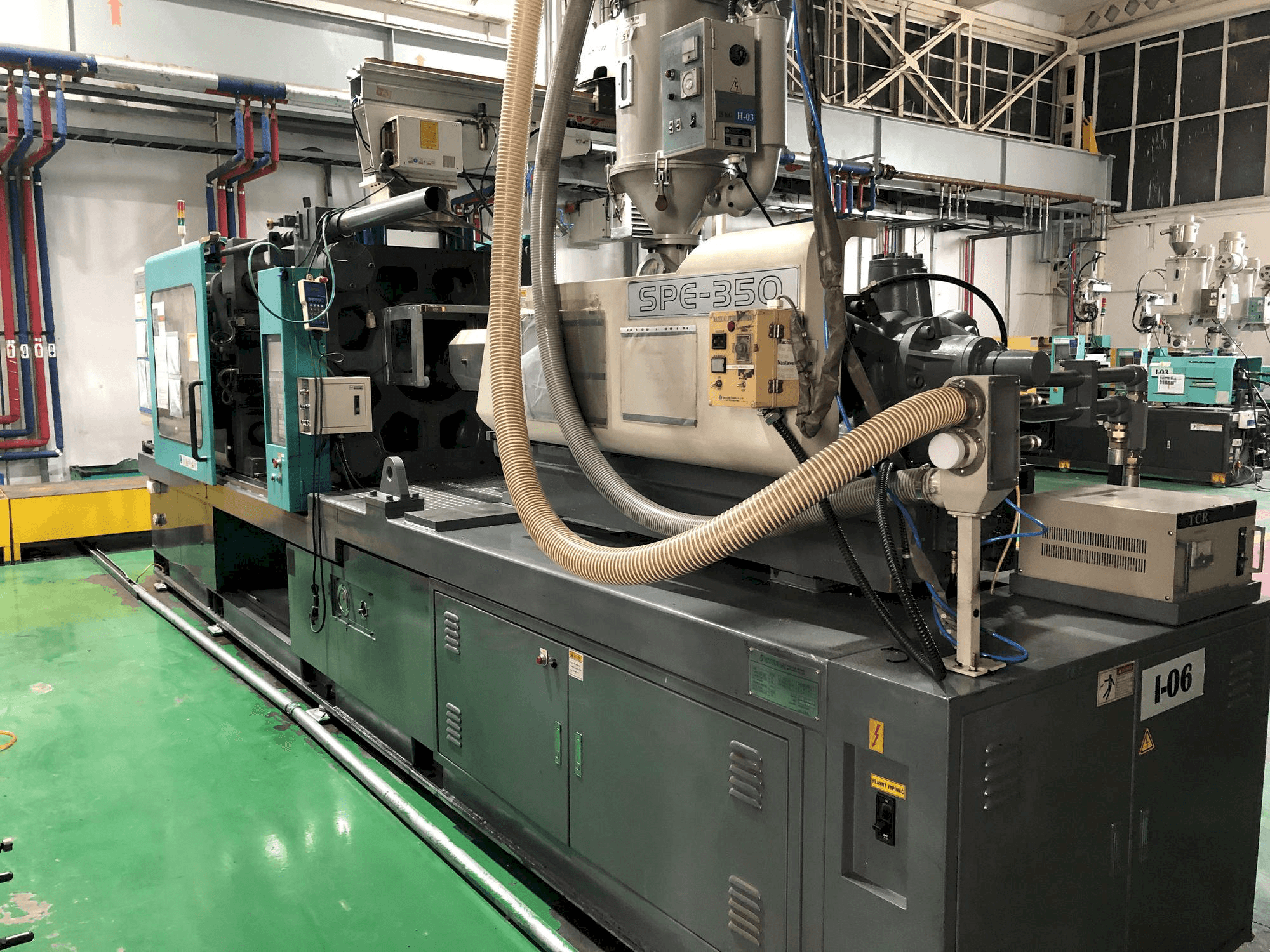 Vista frontale della macchina Hyundai SPE-350