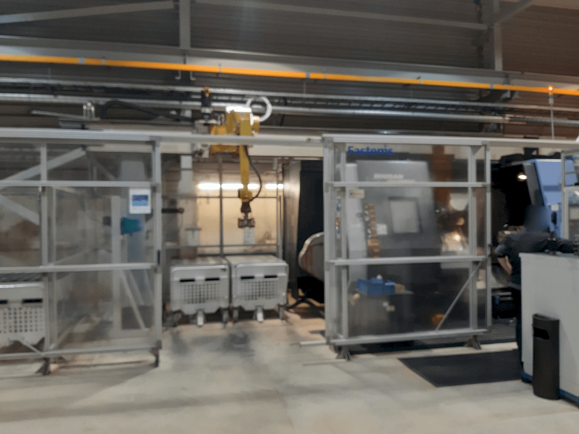 Vista frontale della macchina Fastems RPC-70 with Fanuc M-710iC