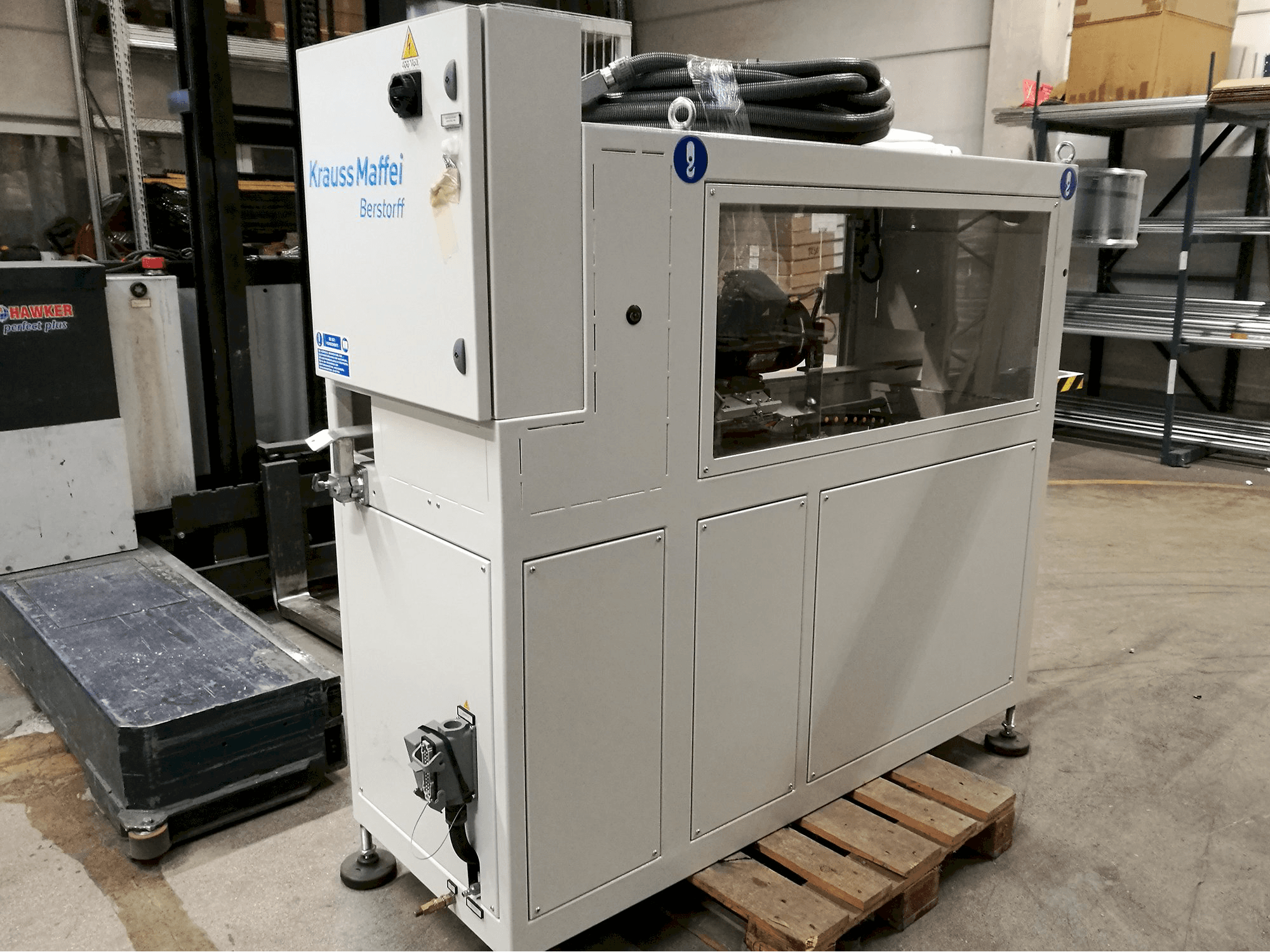 Vista lato sinistro della macchina Krauss Maffei TL 63