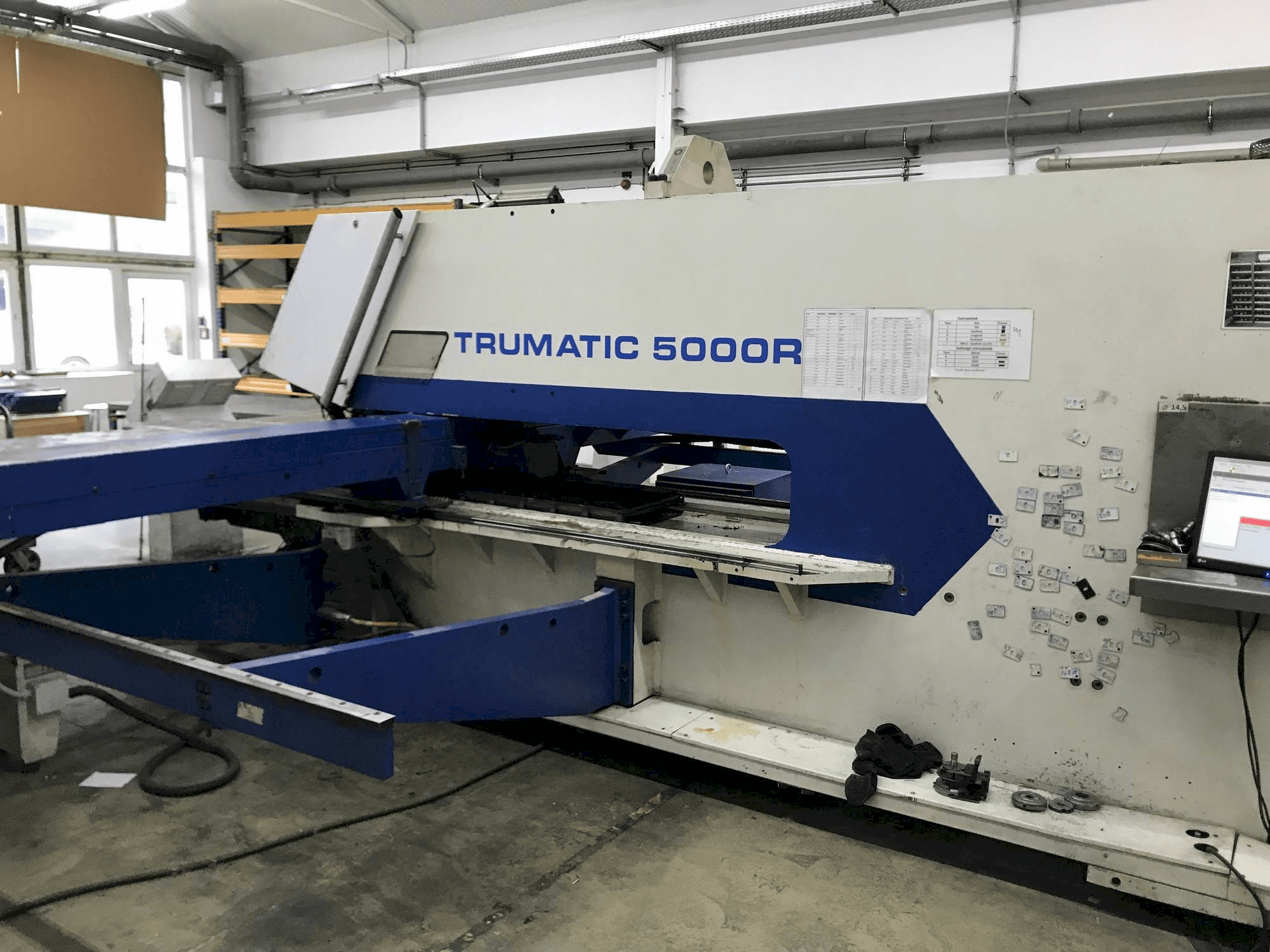 Vista frontale della macchina TRUMPF Trumatic 5000 R