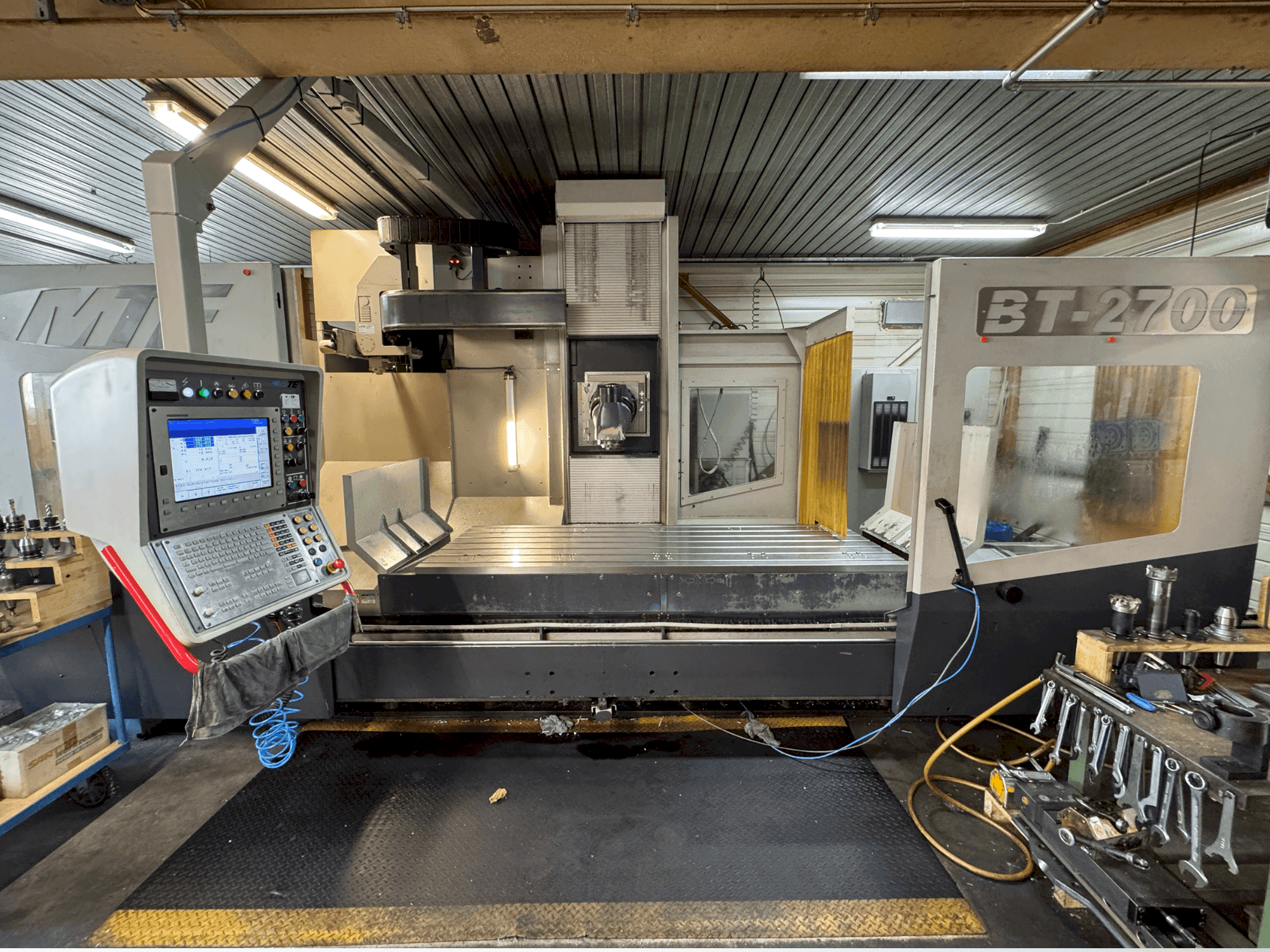 Vista frontale della macchina MTE BT-2700