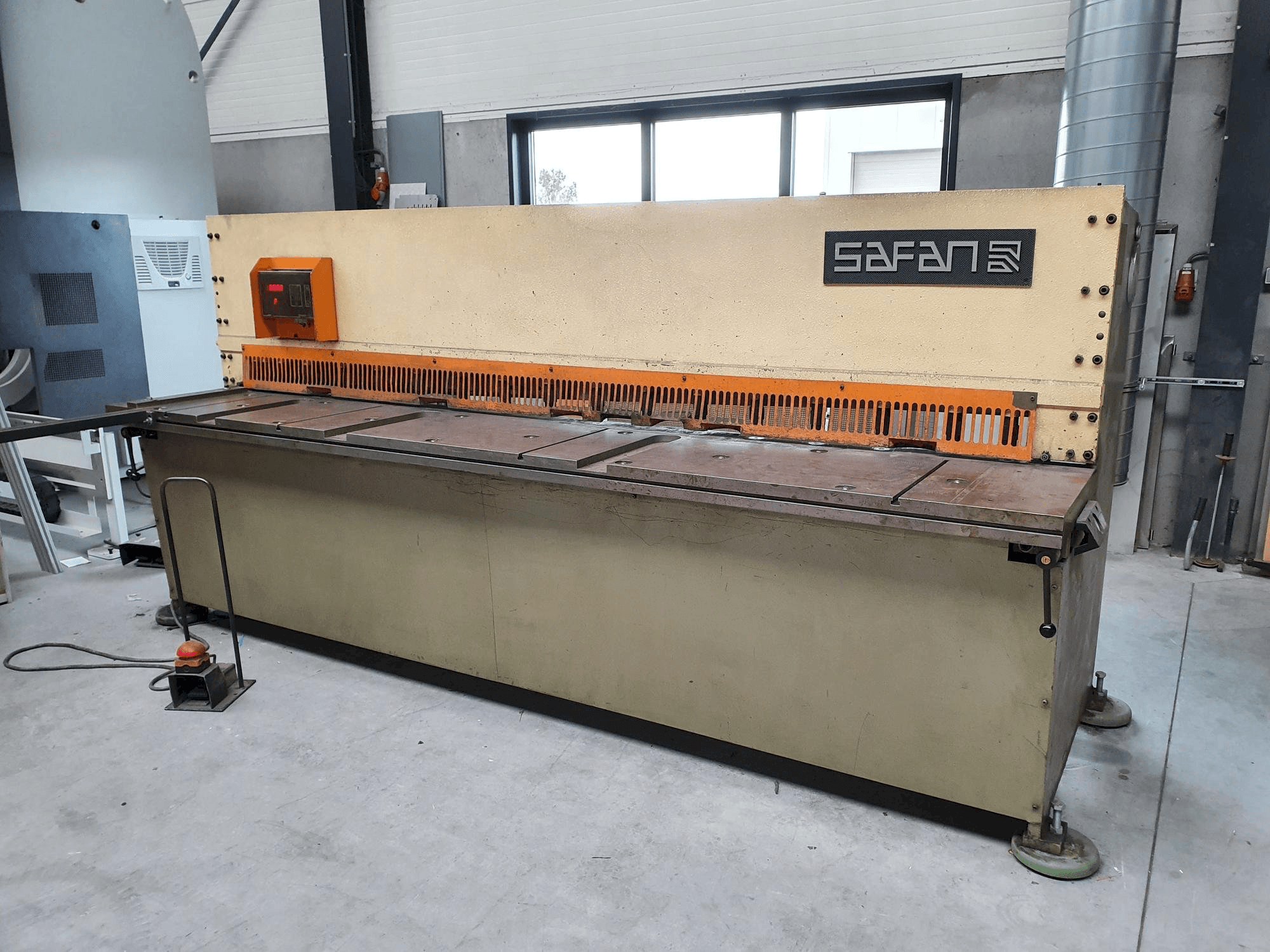 Vista frontale della macchina Safan VS 310-6