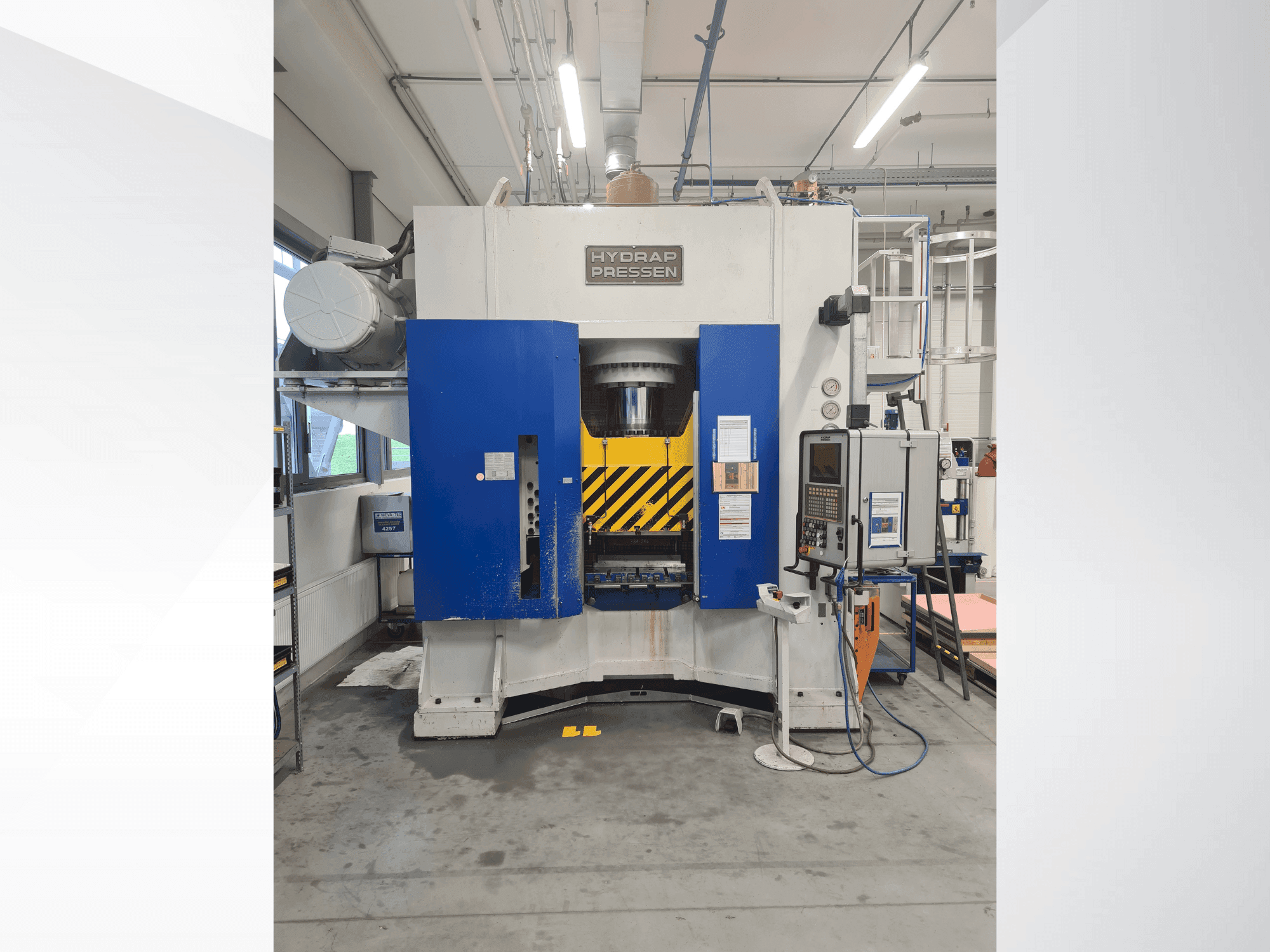 Vista frontale della macchina HYDRAP HPDB 400