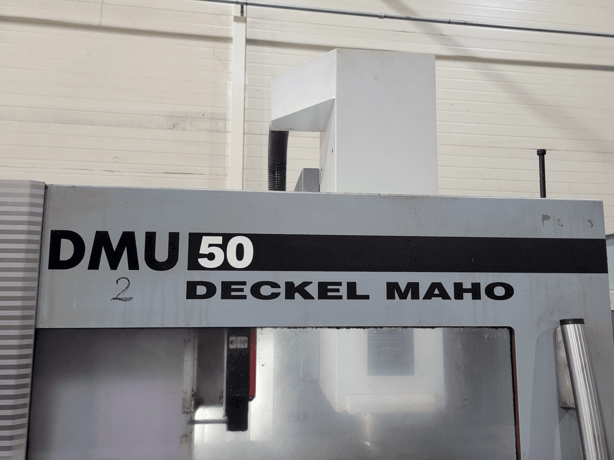 Vista frontale della macchina DECKEL MAHO DMU 50