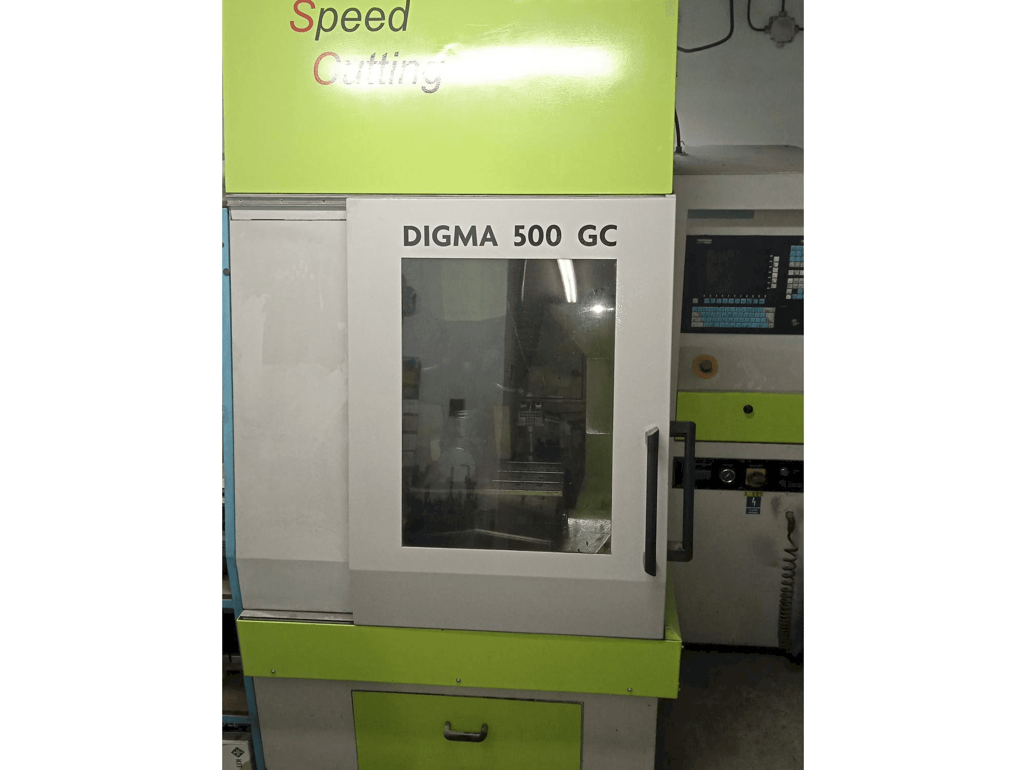 Vista frontale della macchina Exeron Digma 500 GC 5AX
