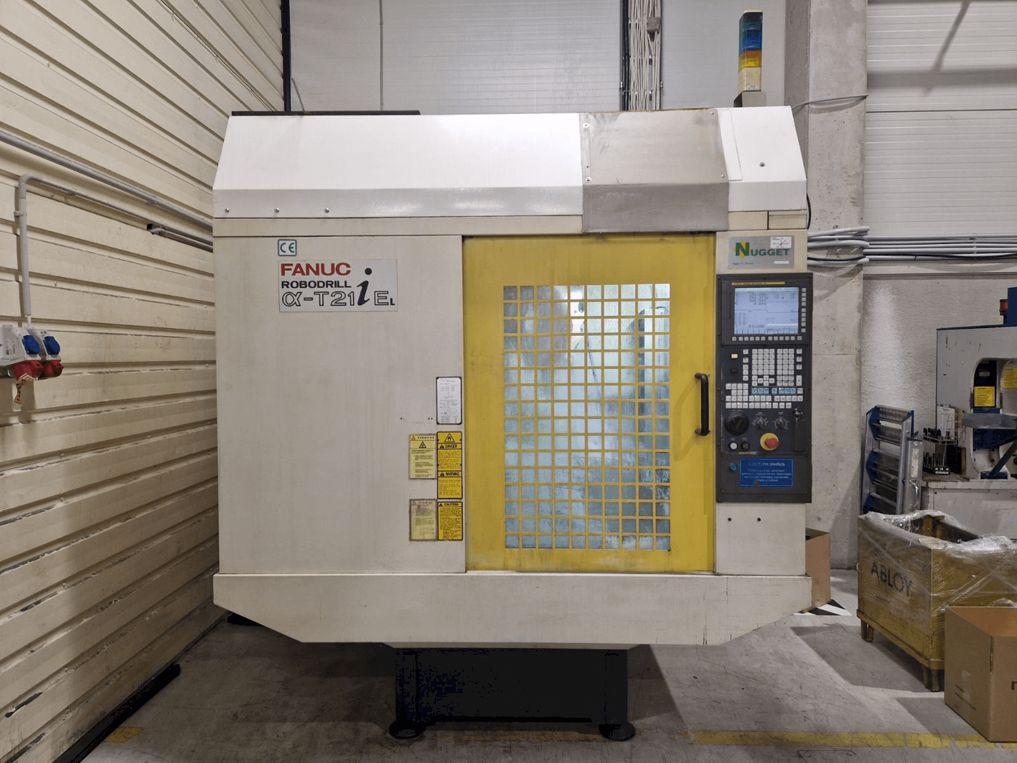 Vista frontale della macchina FANUC Robodrill a-T21iEL