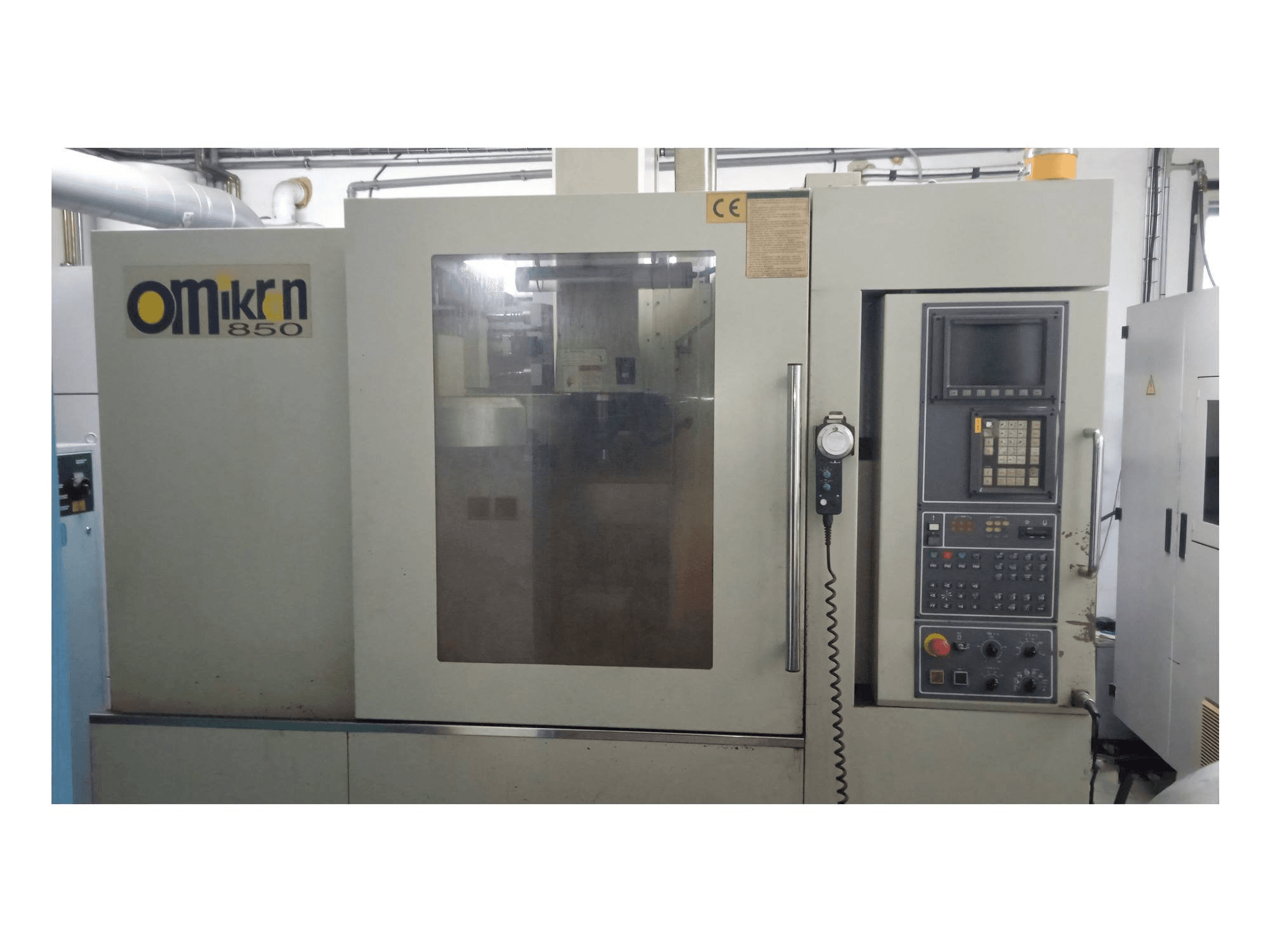 Vista frontale della macchina Hartford Omikron 850