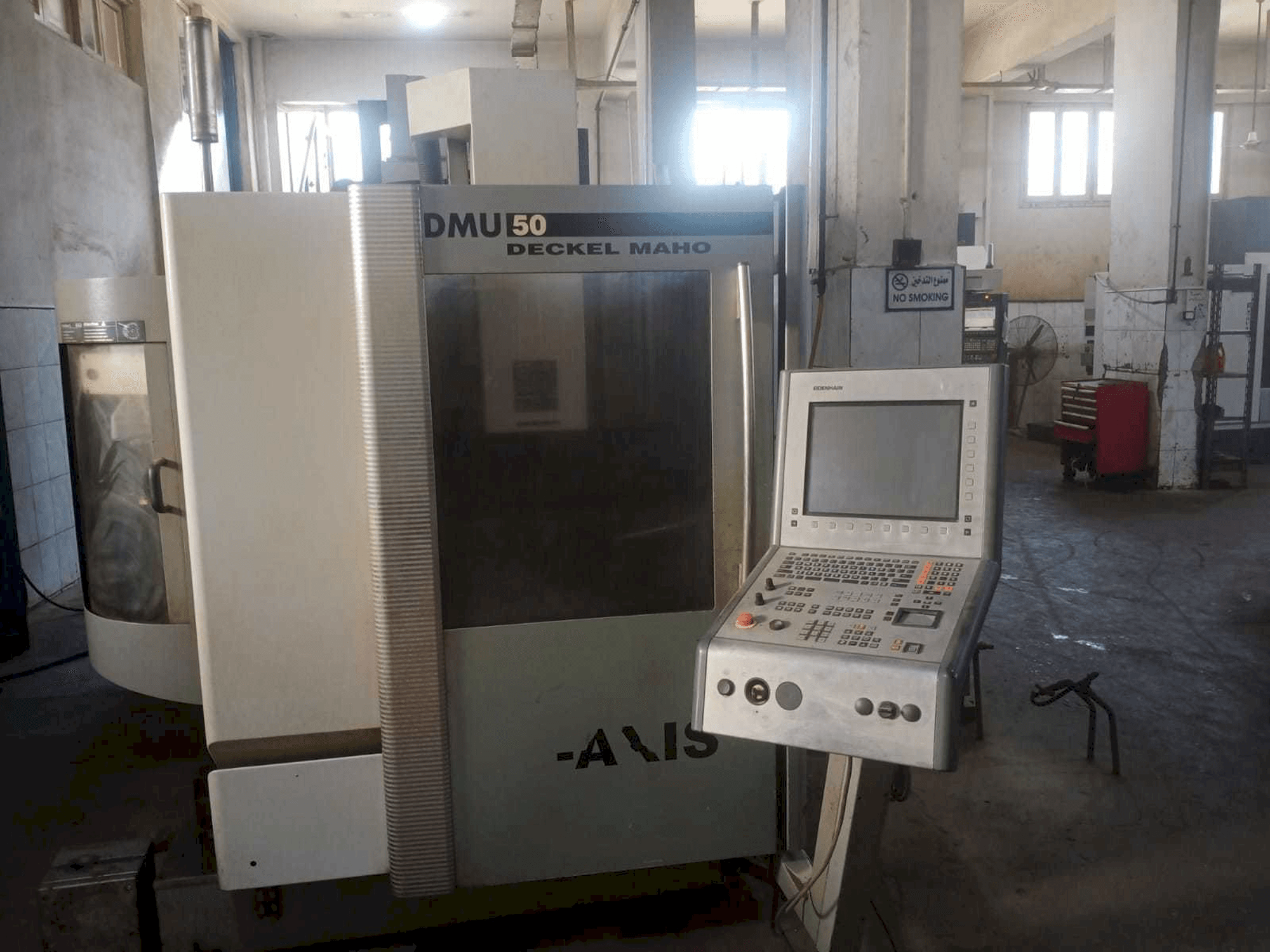 Vista frontale della macchina DECKEL MAHO DMU 50